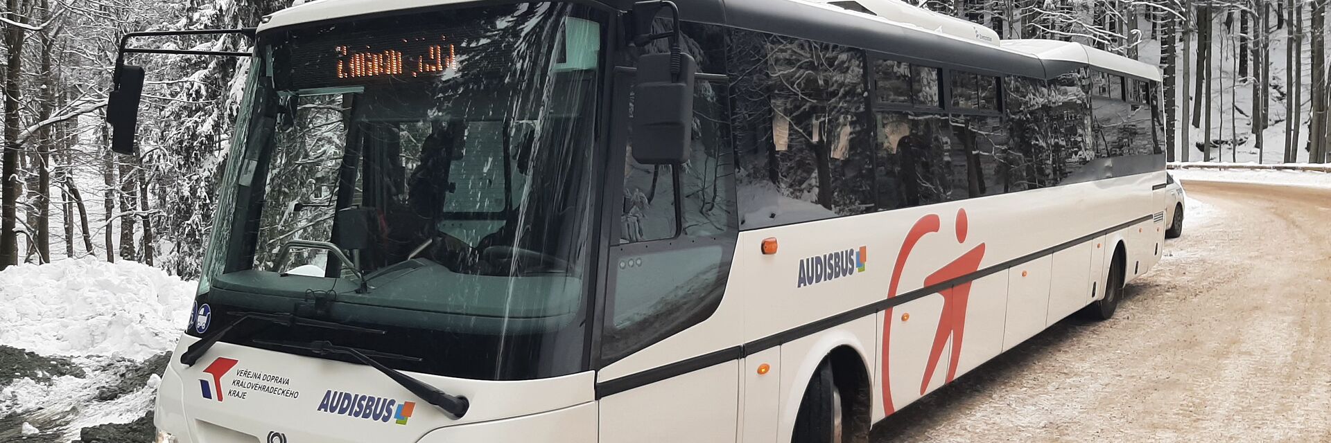 Pos�len� zimn� autobusov� spoje op�t vyraz� mezi obl�ben� zimn� st�ediska v&nbsp;Orlick�ch hor�ch