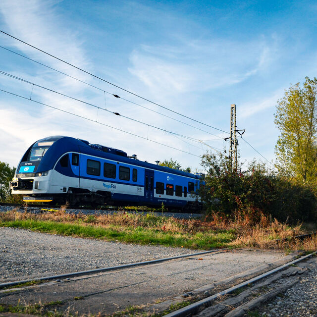 Zm�ny �elezni�n�ch a&nbsp;autobusov�ch j�zdn�ch ��d� v&nbsp;Kr�lov�hradeck�m kraji od 14. prosince 2025